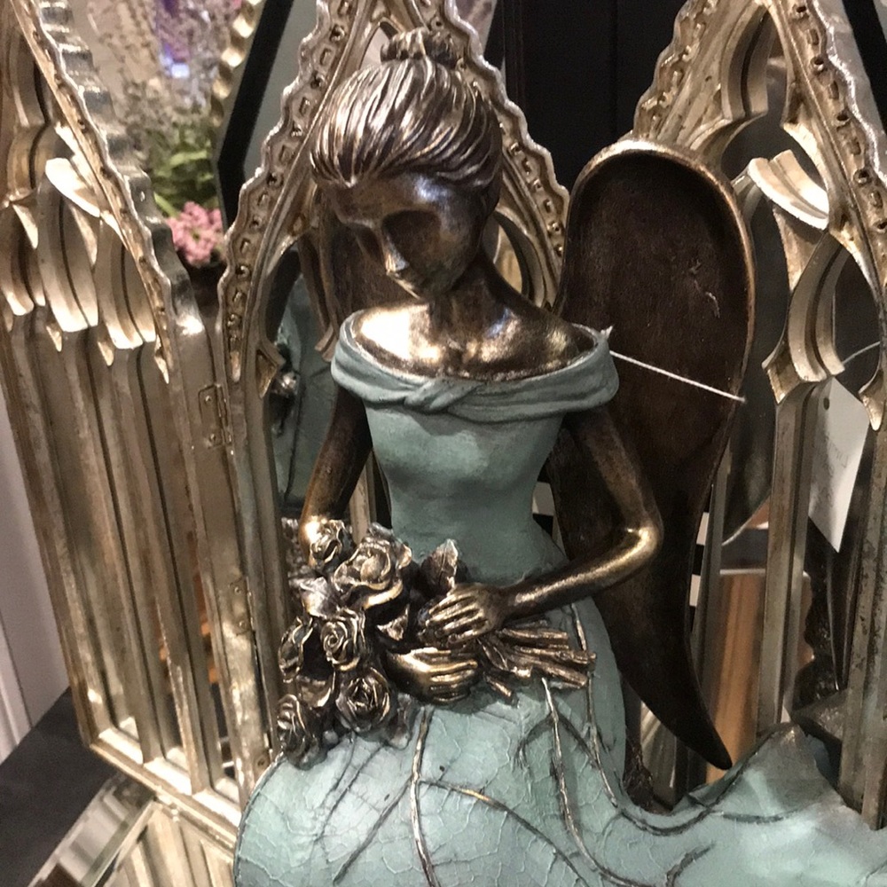 NIB Roman Inc. Verdigris Garden Angel Statue with Roses - Picture 2 of 3